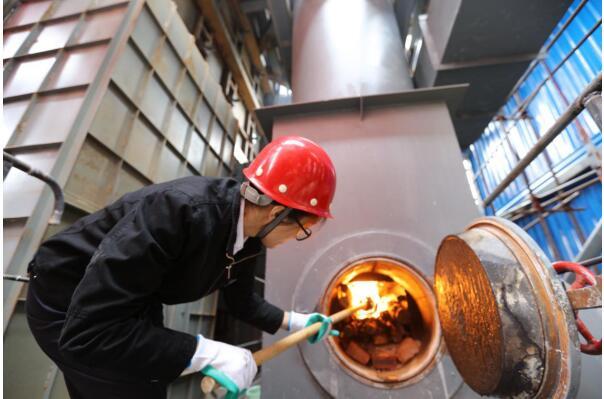 泉城添“藍”：輕化熱源廠超低排放改造工程竣工